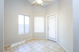 546 Truffles St in Henderson, NV - Foto de edificio - Building Photo