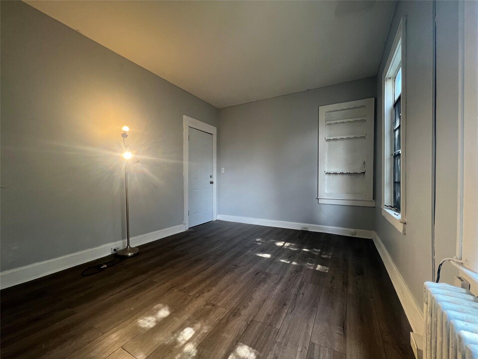 37 Hooker Ave in Poughkeepsie, NY - Building Photo