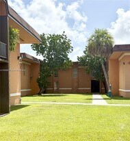 9449 SW 76th St in Miami, FL - Building Photo