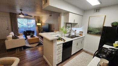 Mica Apartments in Tucson, AZ - Foto de edificio - Building Photo