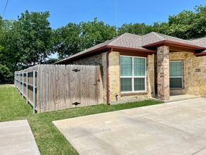 110 S Watson St in Alvarado, TX - Building Photo - Building Photo