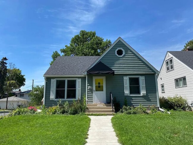 5840 Pillsbury Ave in Minneapolis, MN - Building Photo - Building Photo