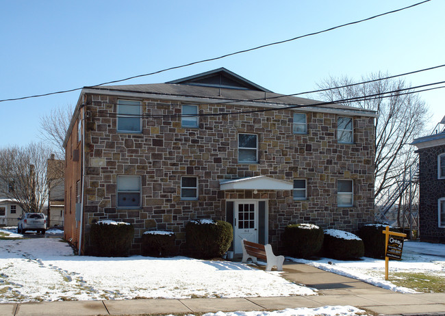 312 Church St in Royersford, PA - Building Photo - Building Photo