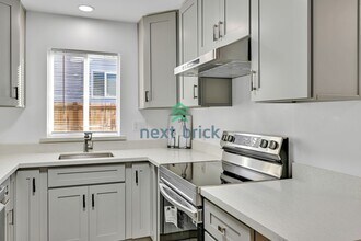 13223 4th Ave SW in Burien, WA - Foto de edificio - Building Photo