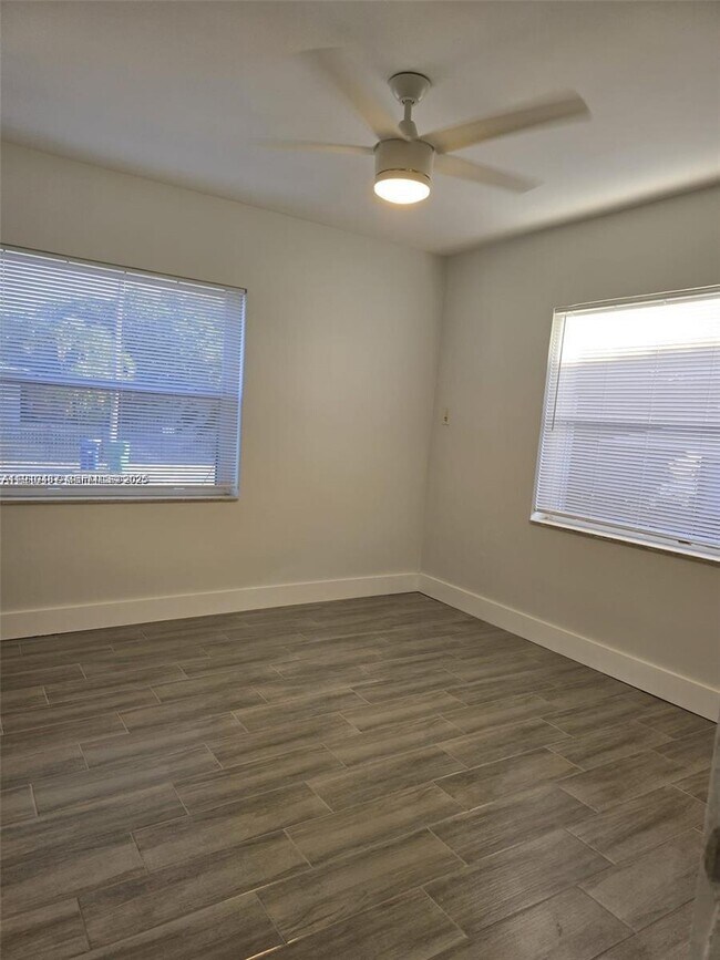 1245 NE 110th Terrace in Miami, FL - Foto de edificio - Building Photo