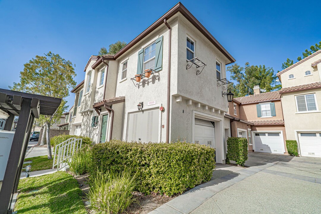 23463 Abbey Glen Pl in Santa Clarita, CA - Building Photo