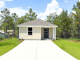 115 Tiger Lily Ln in Defuniak Springs, FL - Building Photo