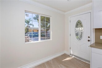 7822 Hazeltine Ave in Panorama City, CA - Foto de edificio - Building Photo