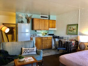 Spanish Trail Suites in Tucson, AZ - Building Photo - Building Photo