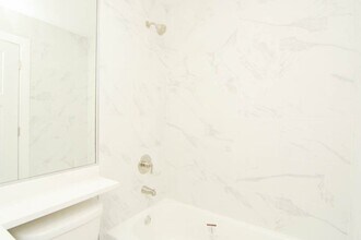 450 W Barry Ave in Chicago, IL - Foto de edificio - Building Photo