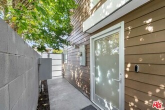 7198 Formosa Fusion Ct in Los Angeles, CA - Building Photo - Building Photo