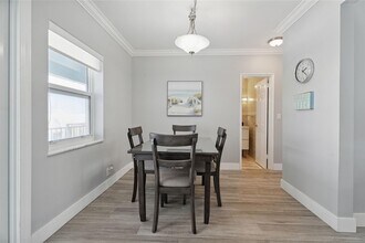 315 Van Buren St, Unit 205B in Hollywood, FL - Foto de edificio - Building Photo