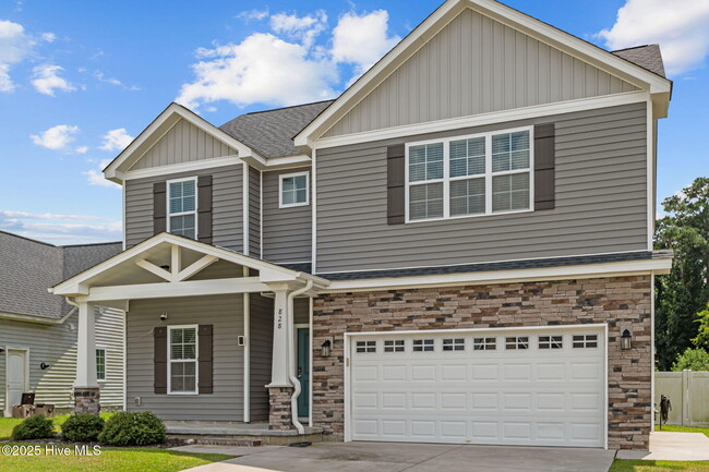 828 Knoll Cir in Greenville, NC - Building Photo - Building Photo