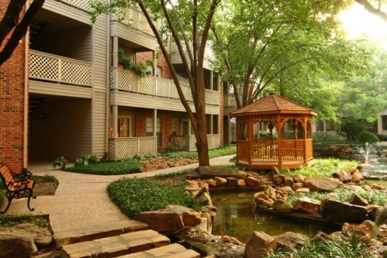Colonial Reserve at Medical District Apartments and Nearby Dallas