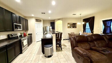 3206 Hereford Dr in Laredo, TX - Building Photo - Building Photo