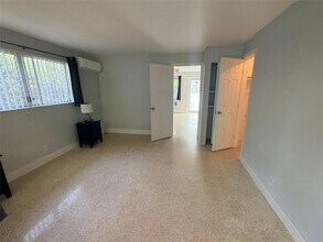 2431 NE 18th St, Unit 2 in Pompano Beach, FL - Foto de edificio - Building Photo