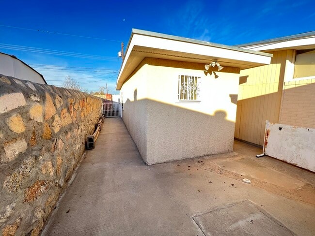2713 Fir St in El Paso, TX - Building Photo - Building Photo