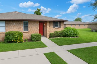 2230 Zinfandel Ln in Eagle Lake, FL - Building Photo