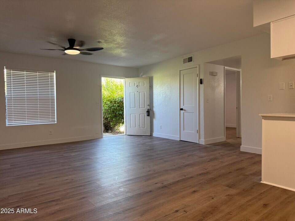 13211 North 21st Pl in Phoenix, AZ - Foto de edificio