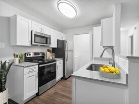 The Summit at Avent Ferry in Raleigh, NC - Building Photo