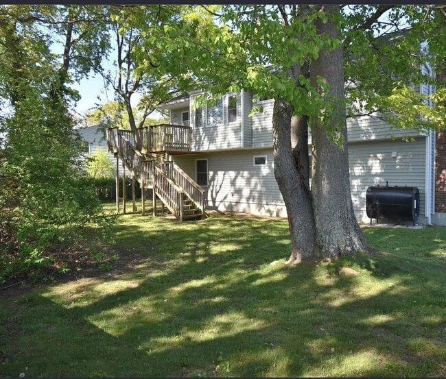 90 Dorchester Rd, Unit 1 in Ronkonkoma, NY - Building Photo - Building Photo