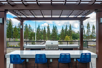 Commons at Sylvan Canyon Apartments in Portland, OR - Foto de edificio - Building Photo