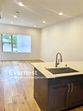 8529 Interlake Ave N in Seattle, WA - Foto de edificio - Building Photo