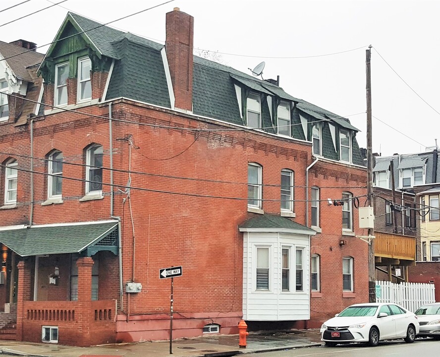 4401 Sansom St in Philadelphia, PA - Building Photo