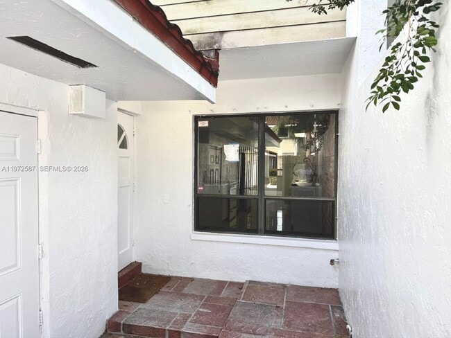 2700 N 34th Ave in Hollywood, FL - Building Photo - Building Photo