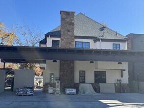 4621 Locust Ln E in Holladay, UT - Building Photo - Building Photo