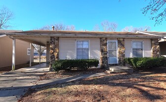 2349 S National Ave in Springfield, MO - Building Photo