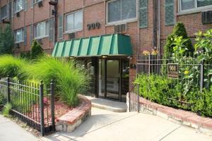 900 W Fullerton Ave in Chicago, IL - Building Photo