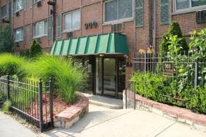 property at 900 W Fullerton Ave