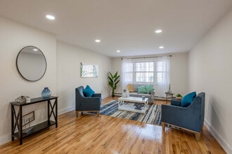 Jackson House Apartments in Chatham, NJ - Foto de edificio - Building Photo