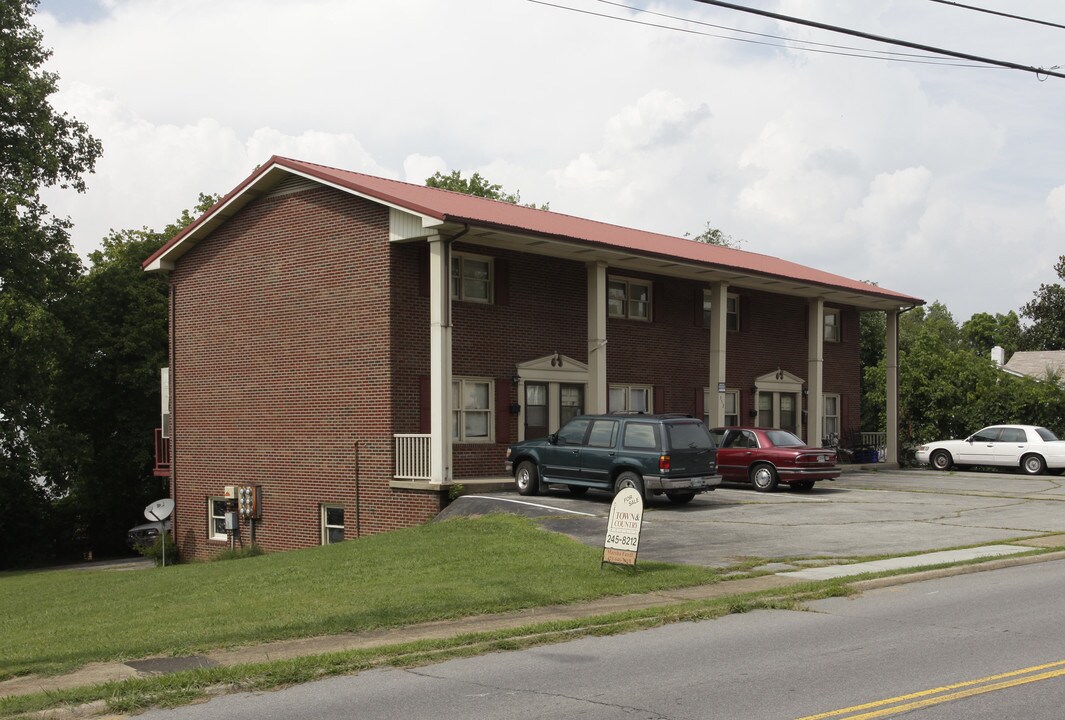1352 Warpath Dr in Kingsport, TN - Foto de edificio