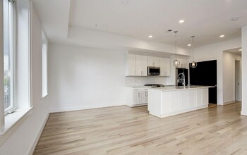 836 Varnum St NW in Washington, DC - Building Photo - Building Photo
