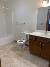 308 Murdock St, Unit 12 in Tomah, WI - Foto de edificio - Building Photo