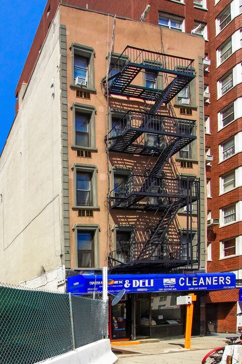 1391 2nd Ave in New York, NY - Building Photo