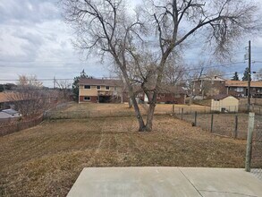 902 S Zephyr Ct in Denver, CO - Foto de edificio - Building Photo