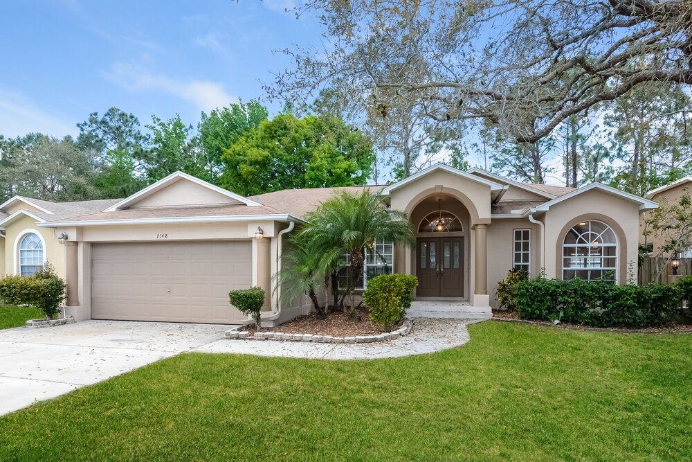 7148 Captiva Cir in New Port Richey, FL - Foto de edificio