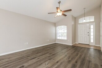 11710 Mango Cross Ct in Seffner, FL - Building Photo - Building Photo