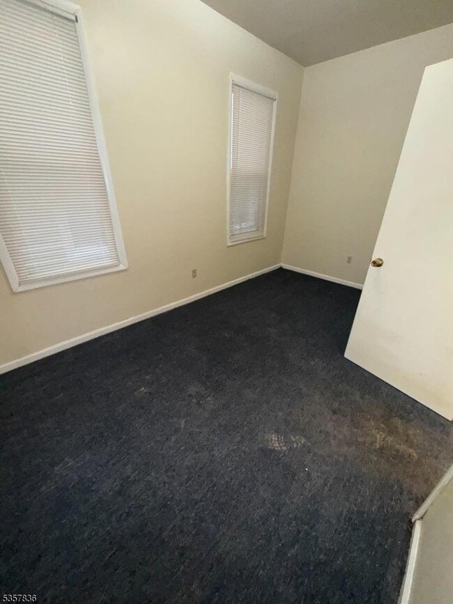 877 S 16th St in Newark, NJ - Building Photo - Building Photo