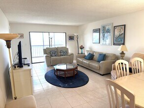 7240 Huntington Ln in Delray Beach, FL - Building Photo - Building Photo