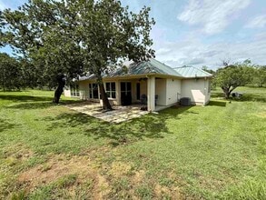 3327 Bay W Blvd in Horseshoe Bay, TX - Building Photo - Building Photo