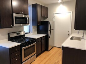 3217 W Cullom Ave in Chicago, IL - Building Photo