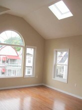212 Bayview Ave-Unit -2 in Jersey City, NJ - Building Photo - Building Photo