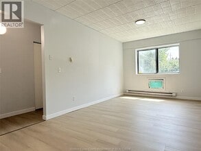 3503 Sandwich St. in Windsor, ON - Building Photo - Building Photo