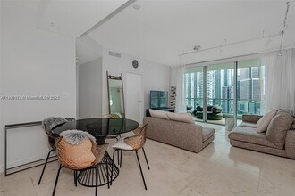 90 SW 3rd St, Unit 2002 in Miami, FL - Building Photo - Building Photo