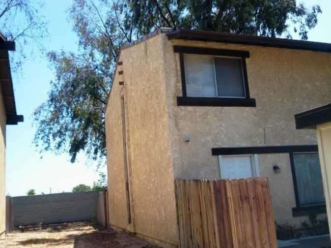 7972 Midhurst Dr in Highland, CA - Building Photo - Building Photo