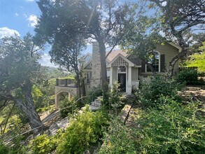 804 Ledgeway E in West Lake Hills, TX - Building Photo - Building Photo